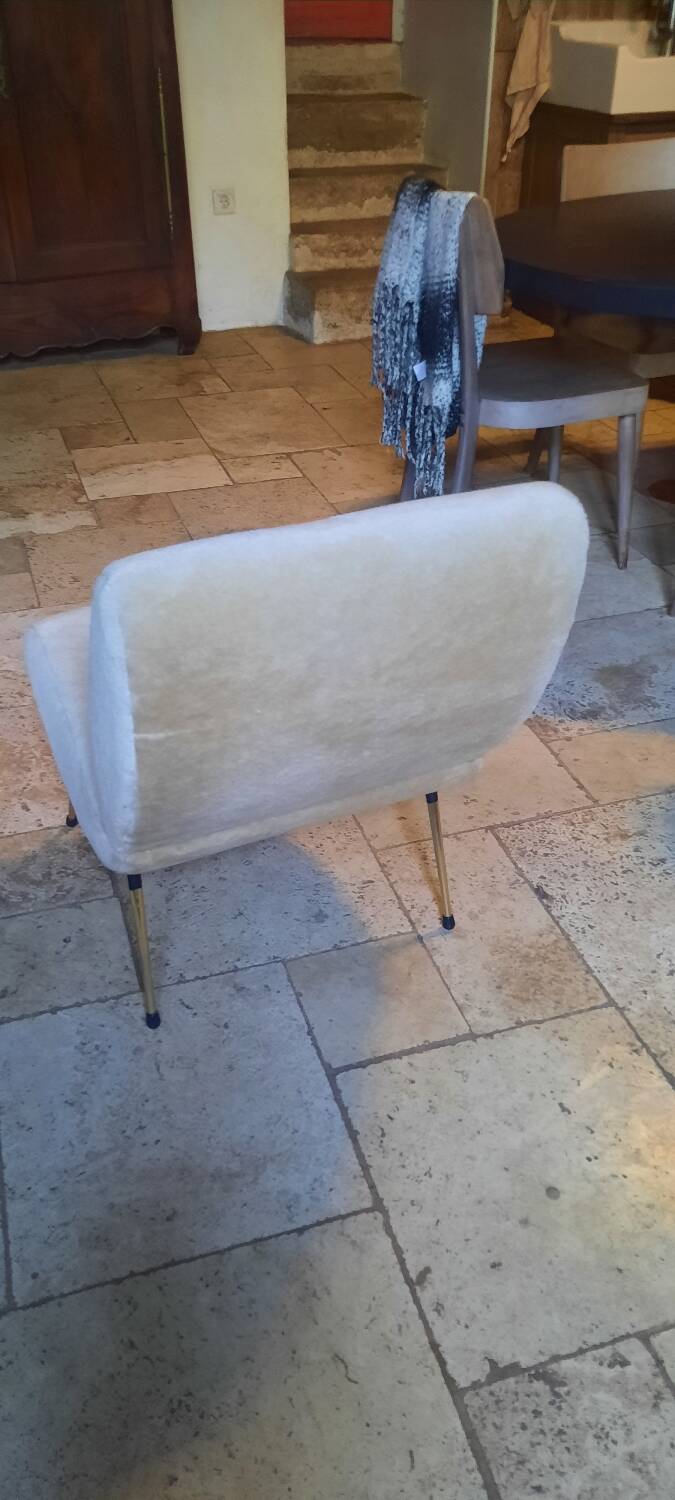 Pelfran Kiss model armchair