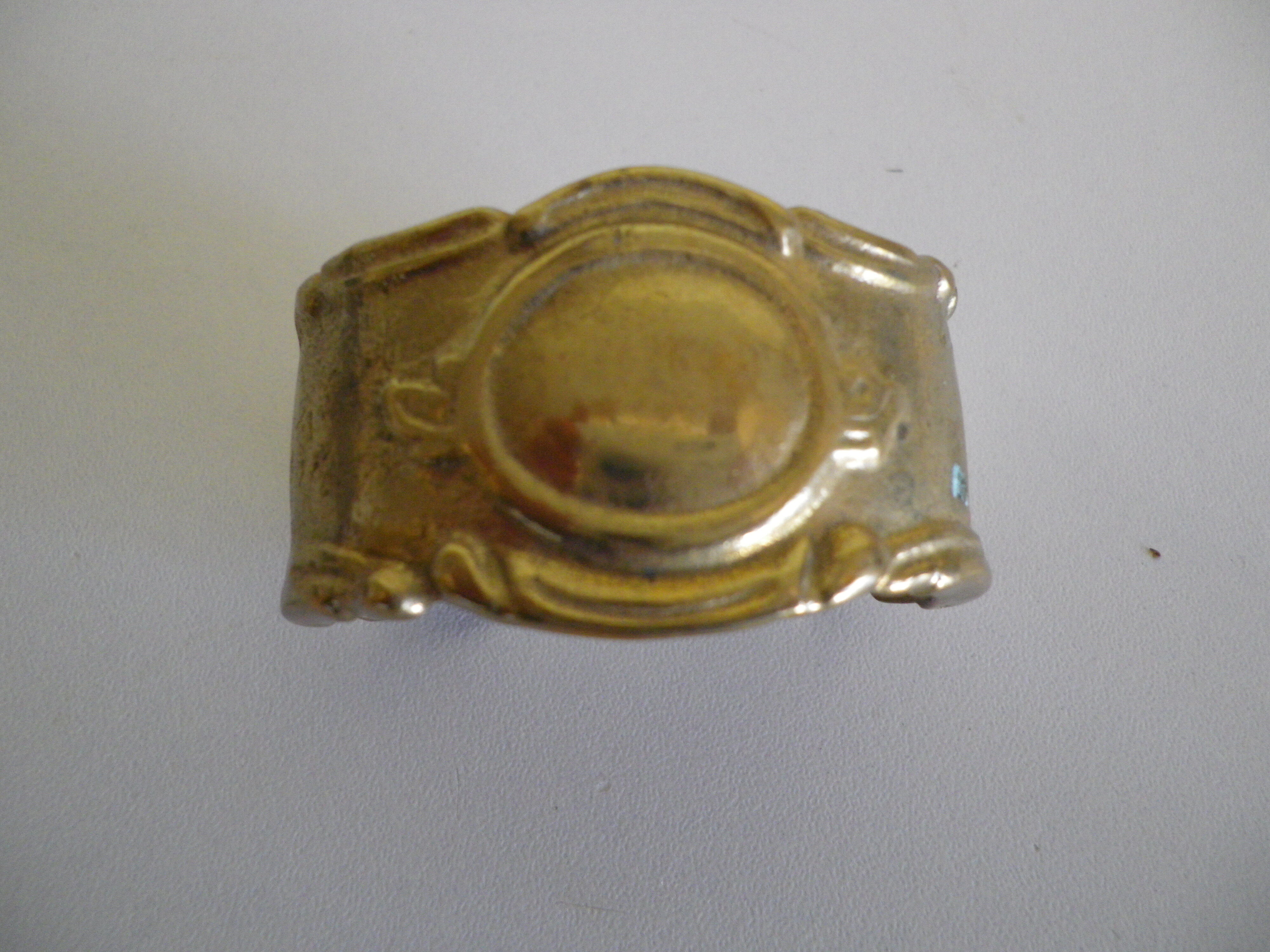 Six rounds of brass towel in their original box 1960  Art Deco