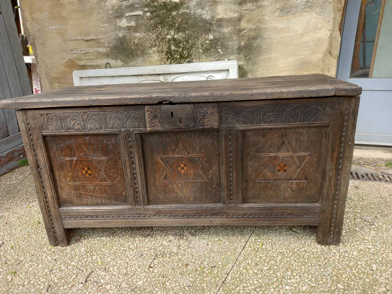 Large 17th century oak chest