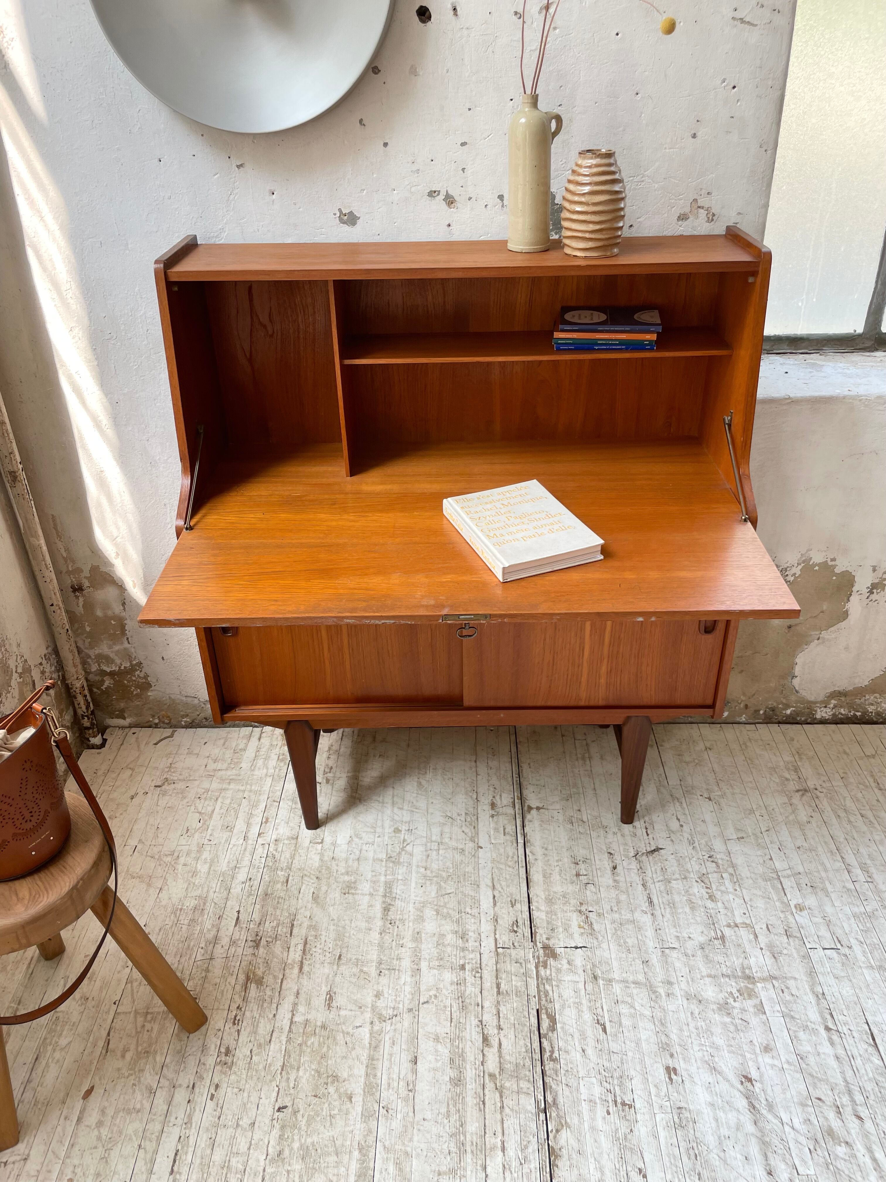 Secretary Samcom teck 1960