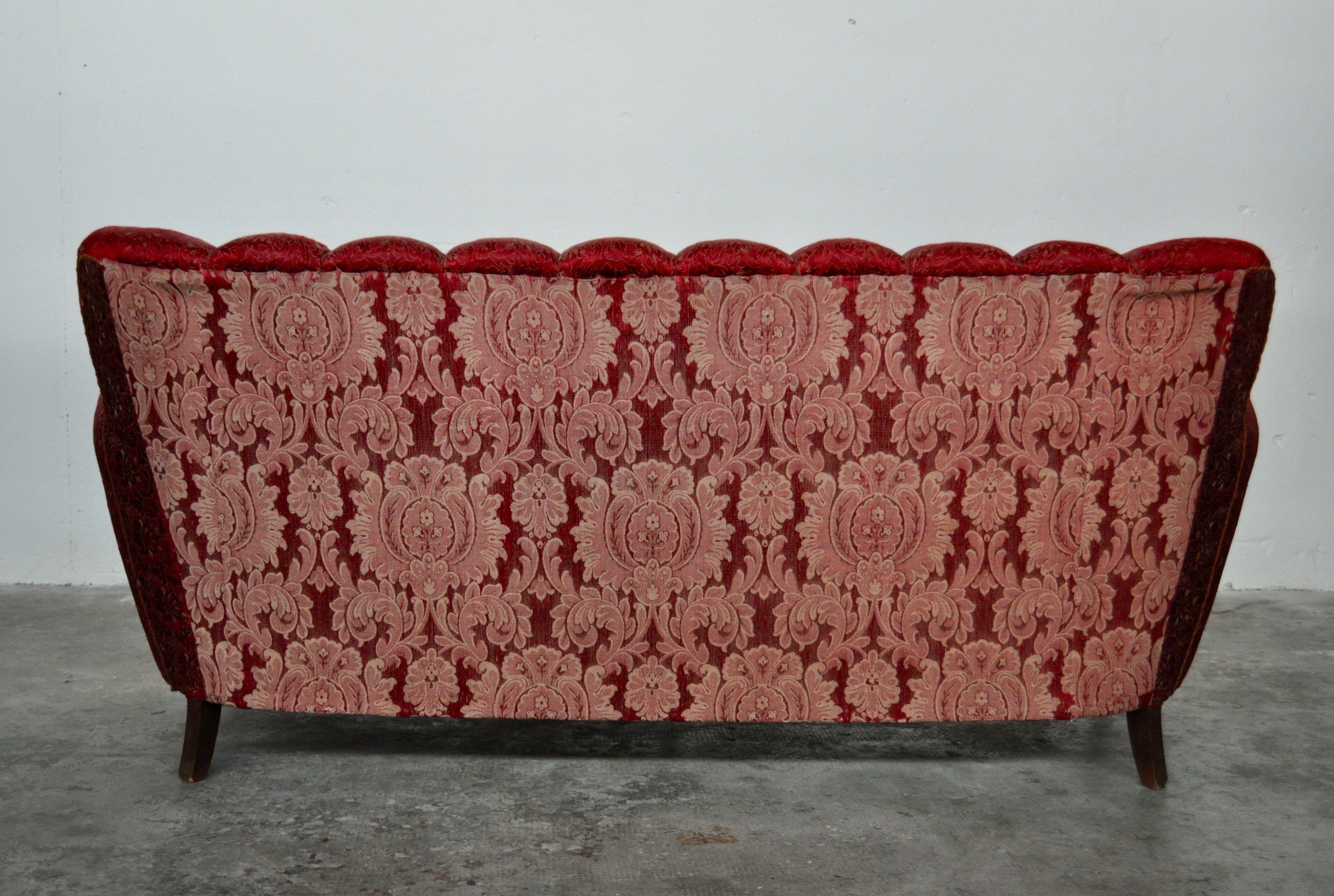 Mid-Century red and gold three-seater sofa by Paolo Buffa, Italy, 50s
