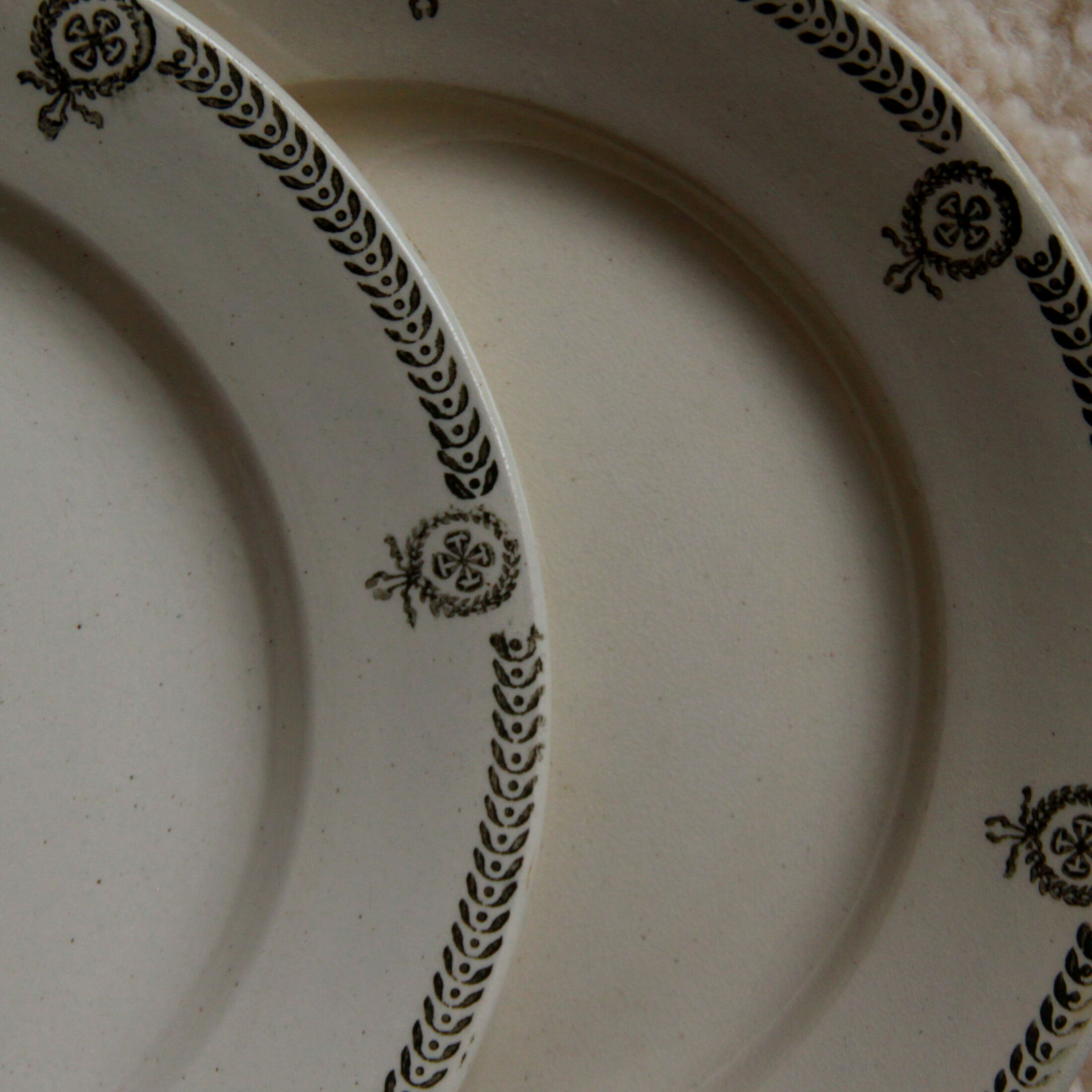 Set of 6 flat plates green garland old earthenware Castres