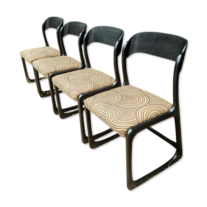 lot de quatre chaises
