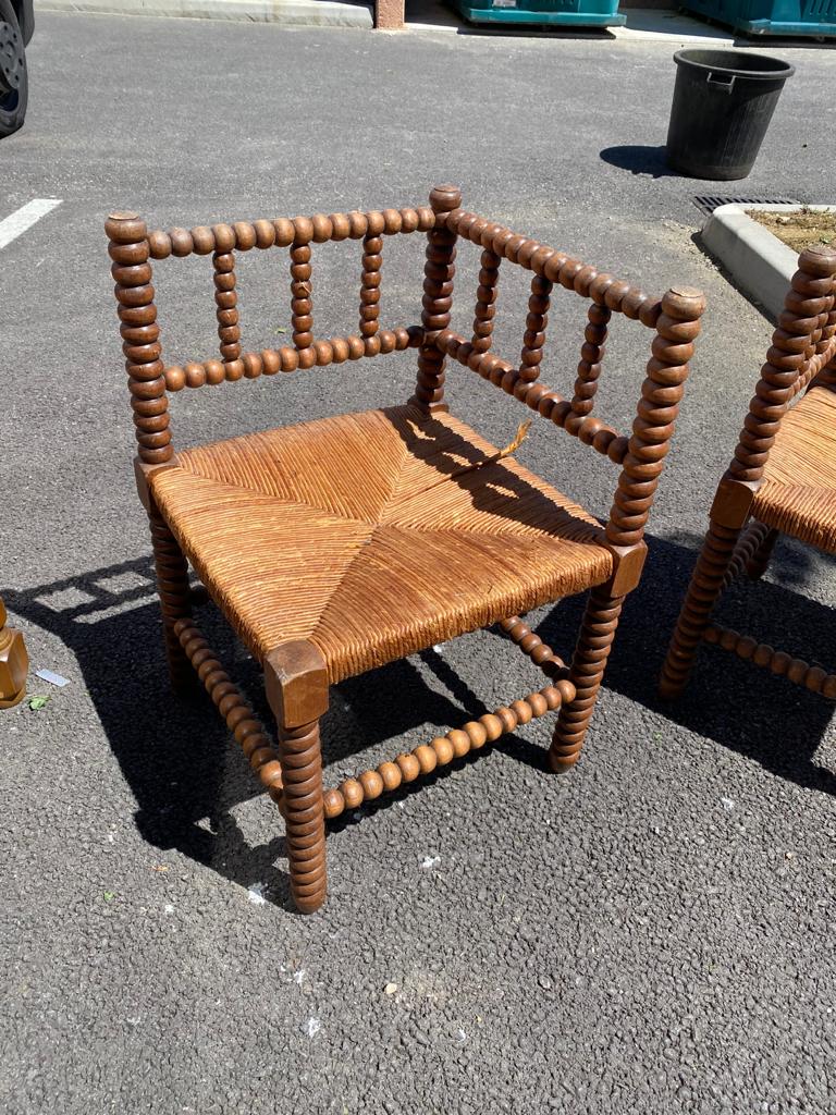 Lot de deux chaises d'angle tressées en bois