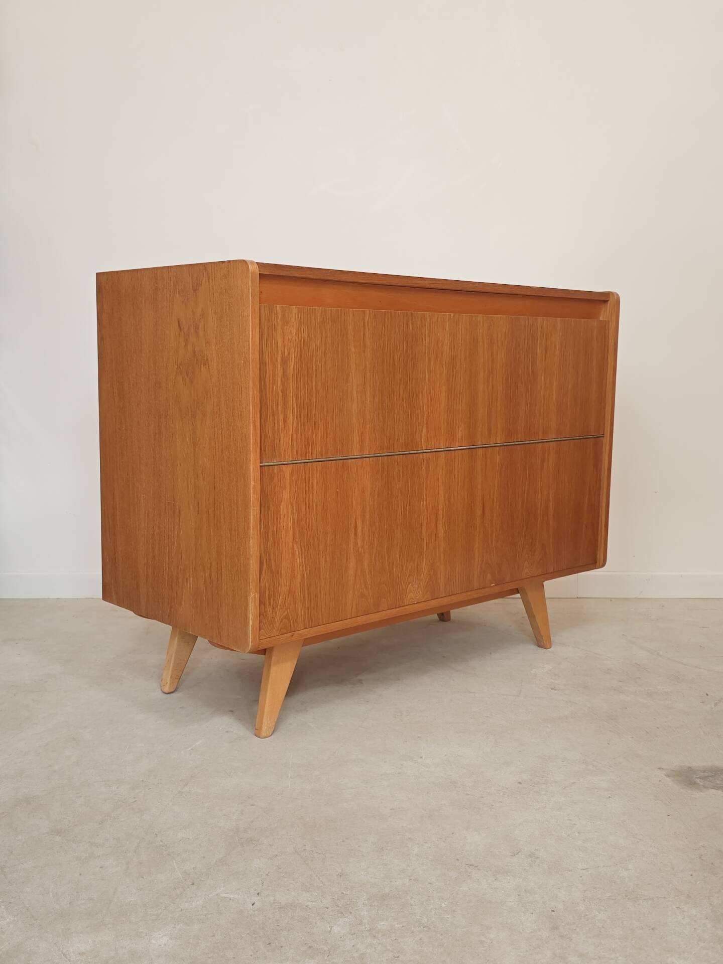 Coffre rangement / mini bar U459 par Jiri
Jiroutek pour Interier Praha