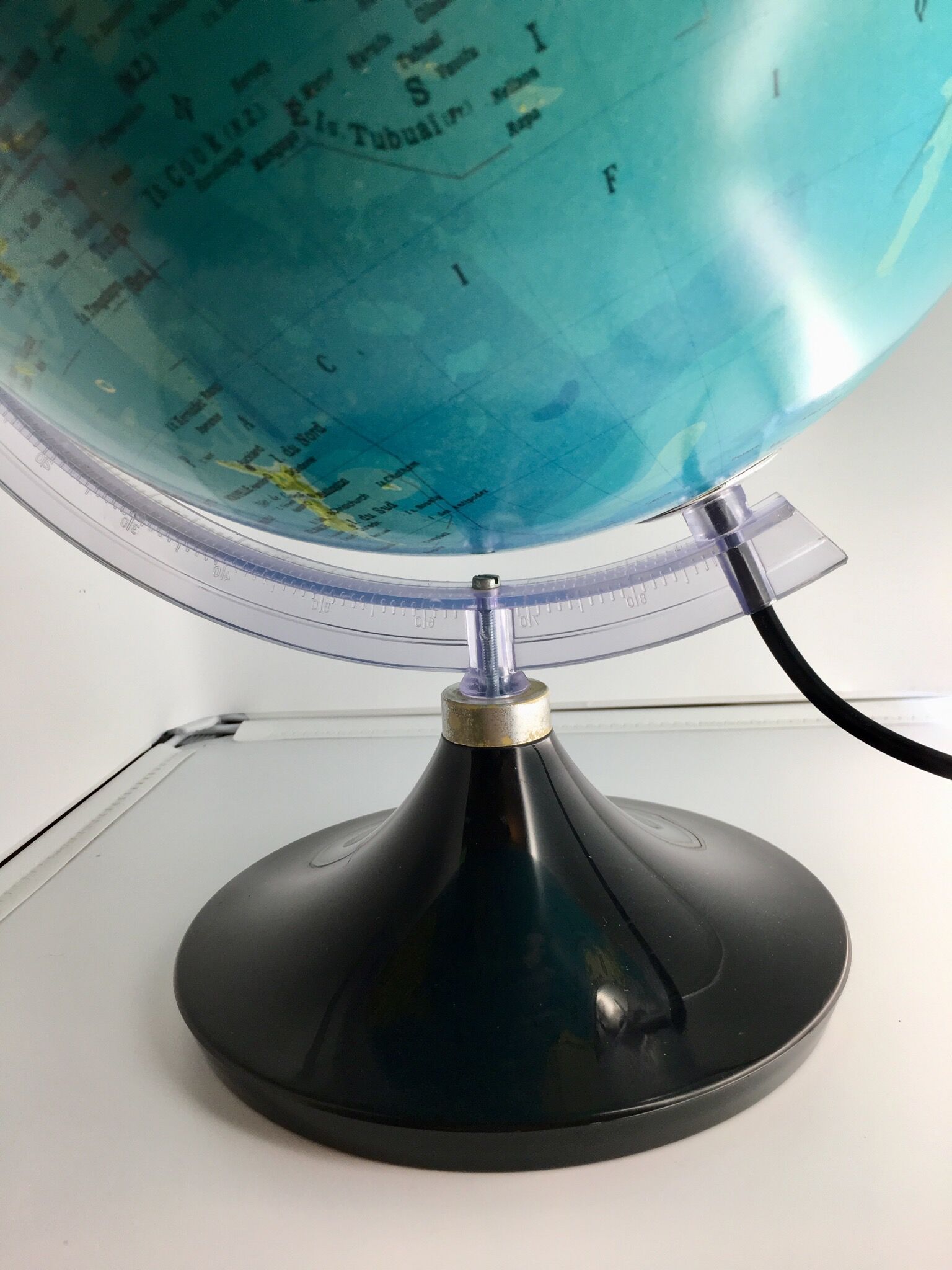 Globe earth light vintage