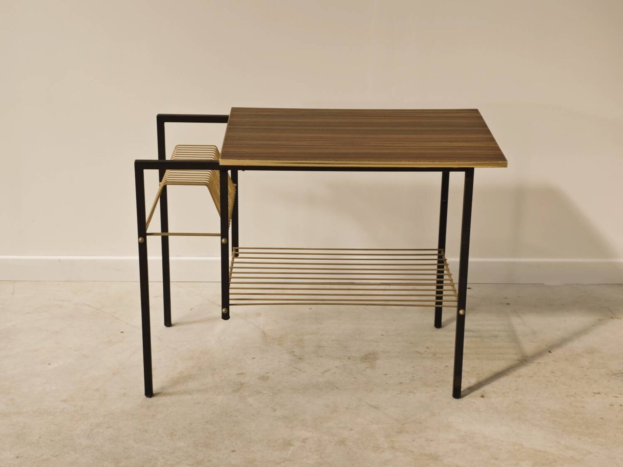 Vintage vinyl serving trolley in wood and gold metal