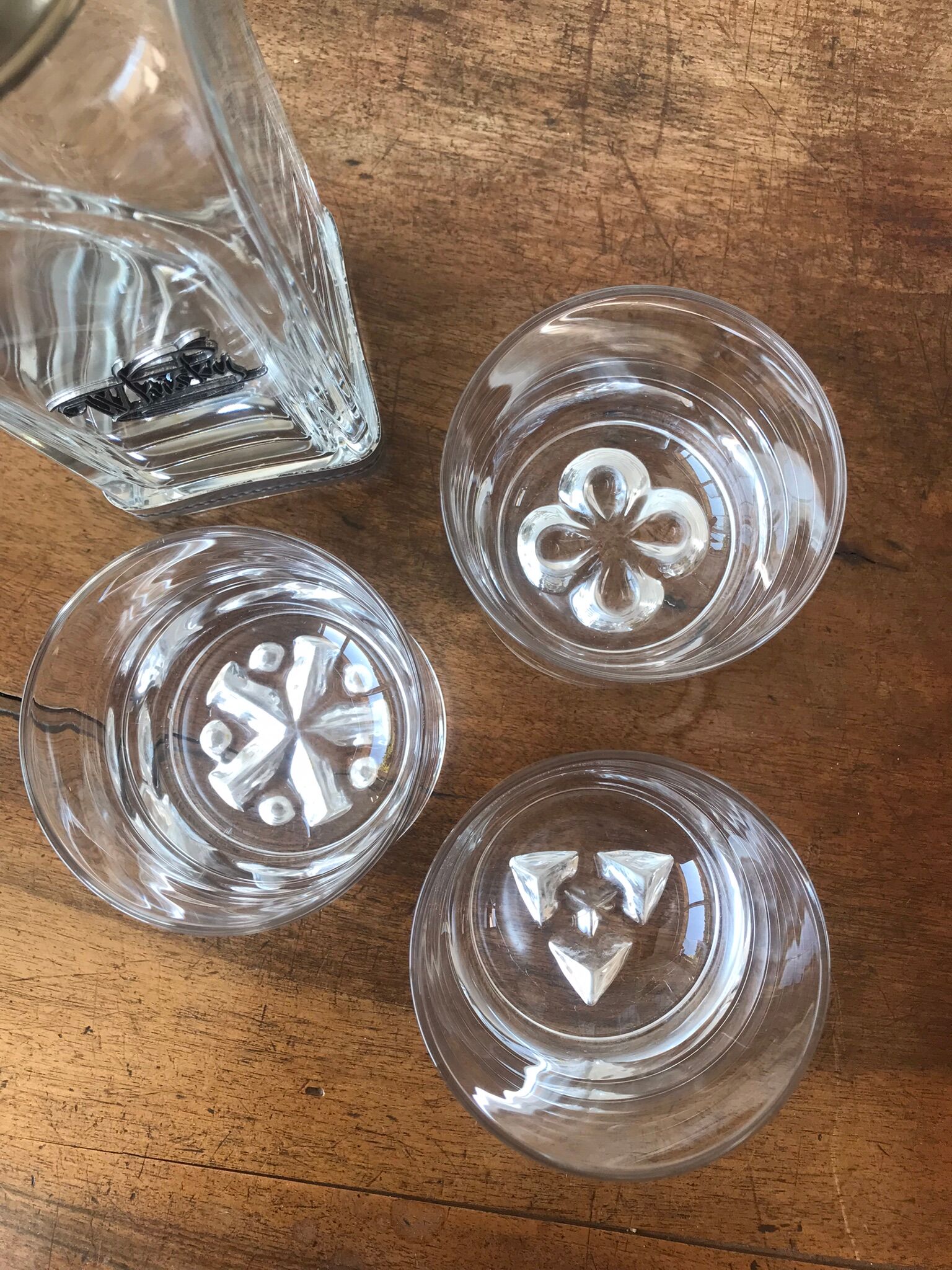 Whisky decanter and its 3 glasses