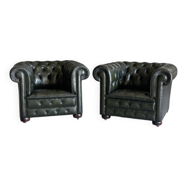 Titre Paire de fauteuils Chesterfield vintage en cuir vert olive