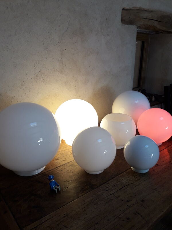 Globe 20cm en verre blanc ancien pour lampe suspension