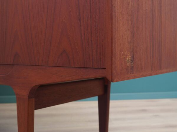 Buffet haut en teck, design danois, années 1960, production : Danemark