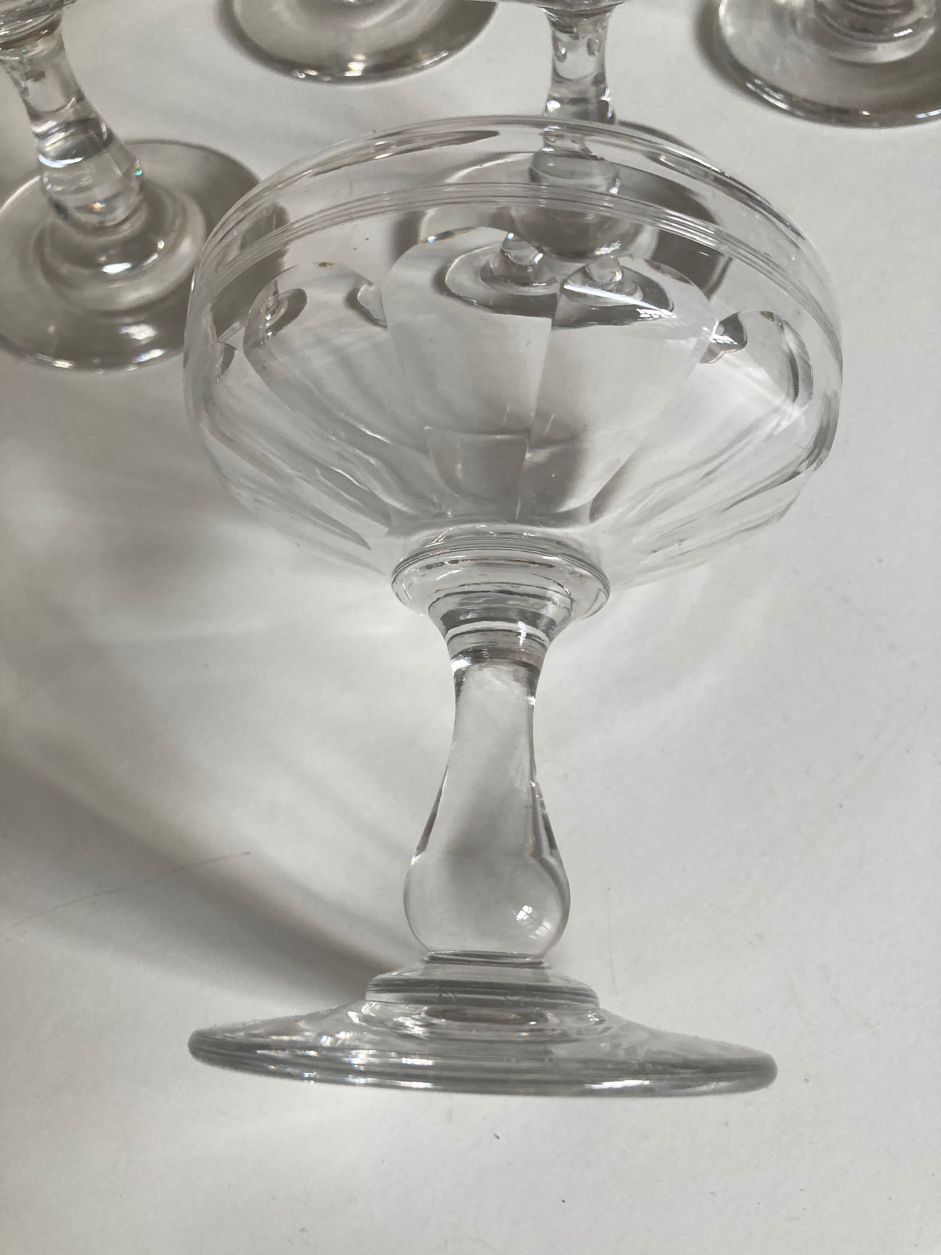 Set of 10 glasses of champagne 1870 in crystal ringing with flat ribs