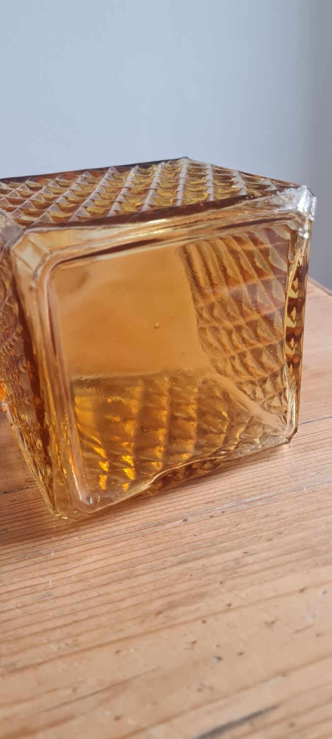 Carafe or amber glass bottle
