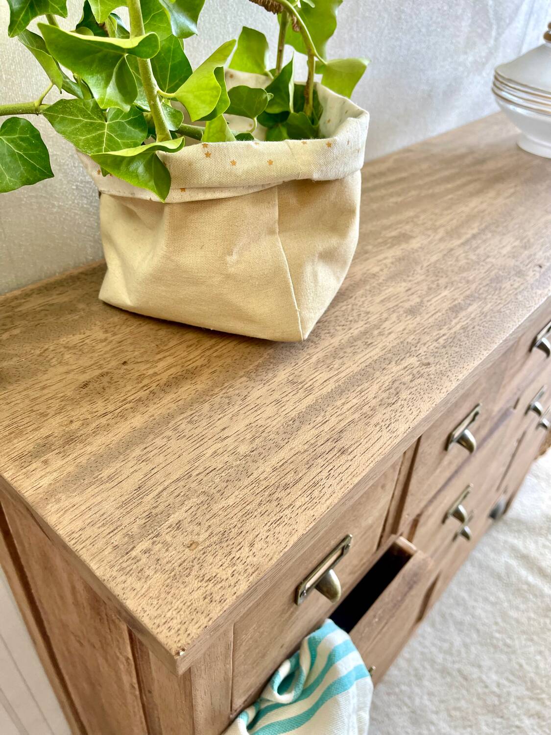 Console furniture trade