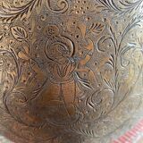 Vieux vase indo-persan en laiton