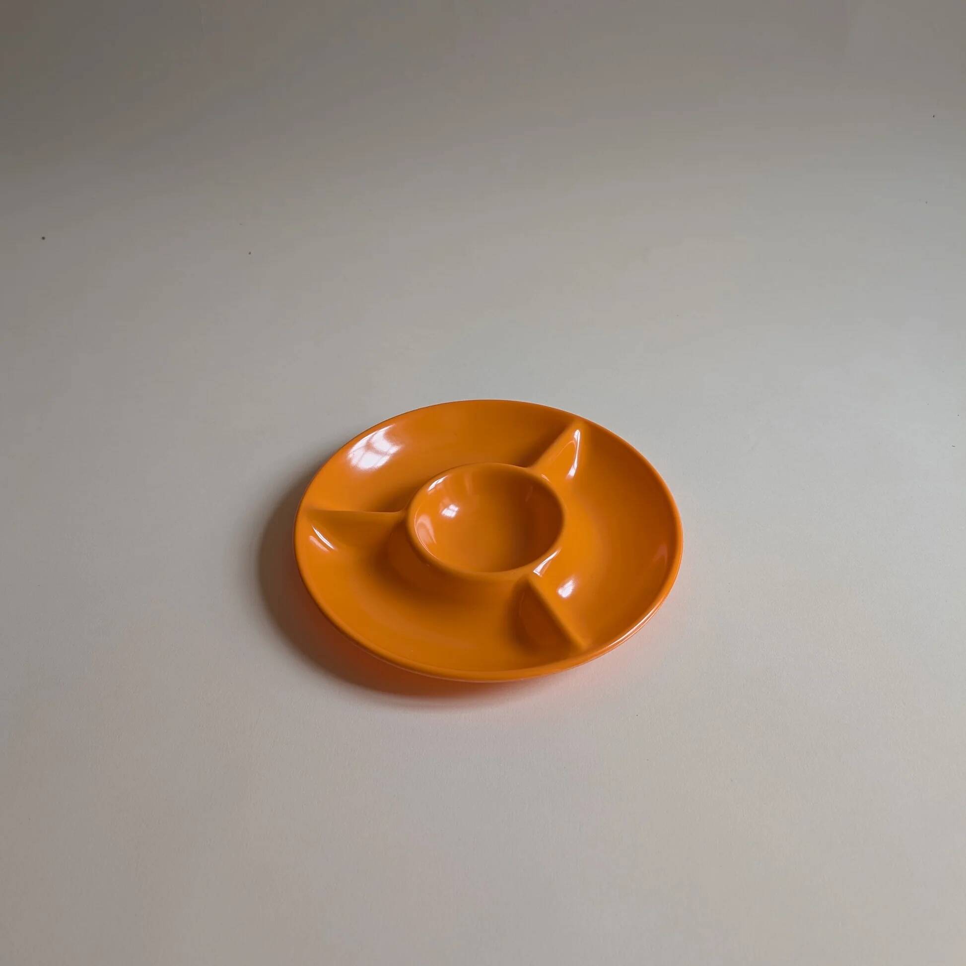 Orange compartmentalized cup