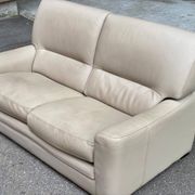 2/3-seater sofa in genuine beige leather by Roche Bobois. Very good condition, great comfort.