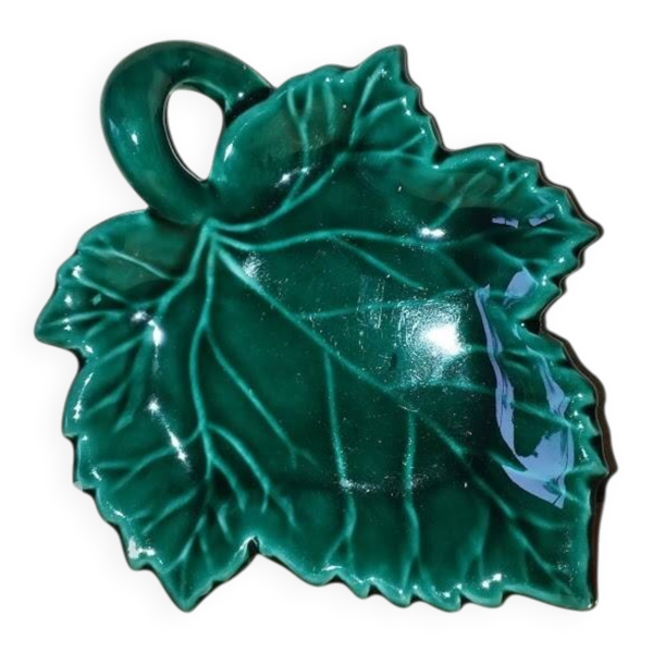 vide-poche en céramique en forme de feuille, signé Vallauris, dans