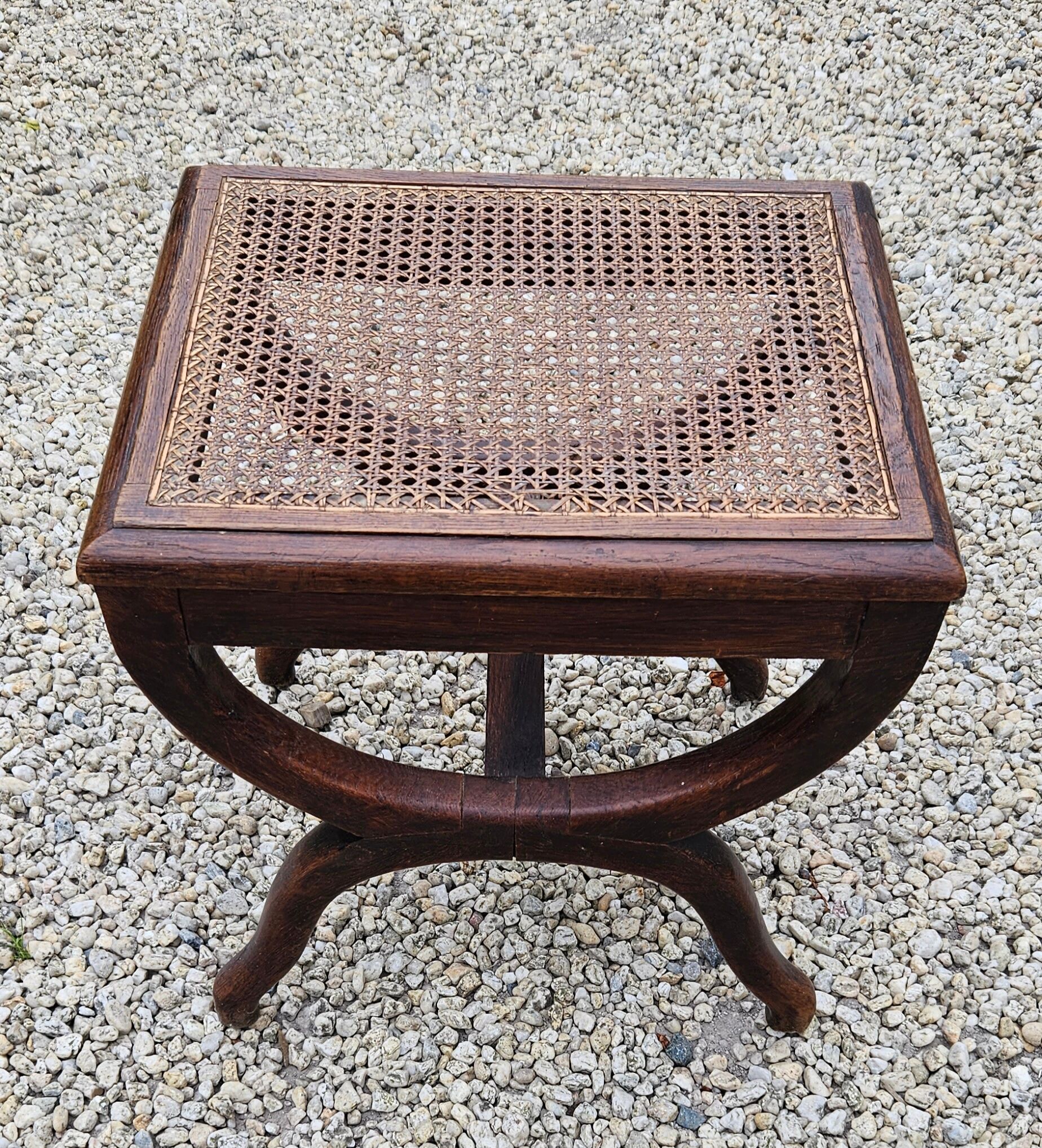 Cross-footed cane stool