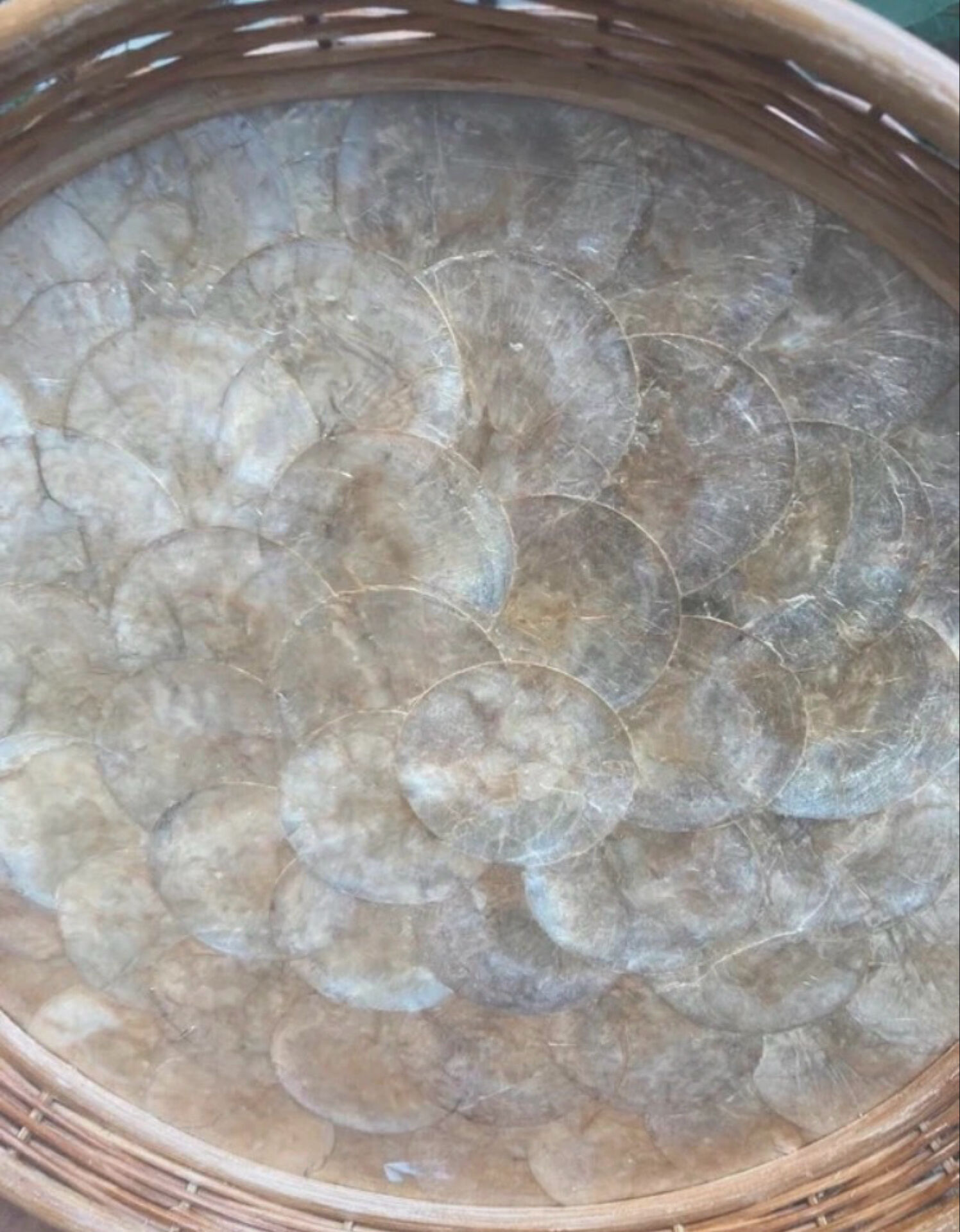 Mother-of-pearl plate