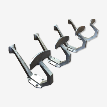 Set of 4 vintage double hooks in aluminum