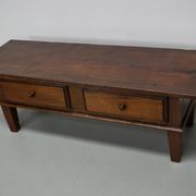 Table basse rustique en châtaignier de style campagnard espagnol du XIXe siècle