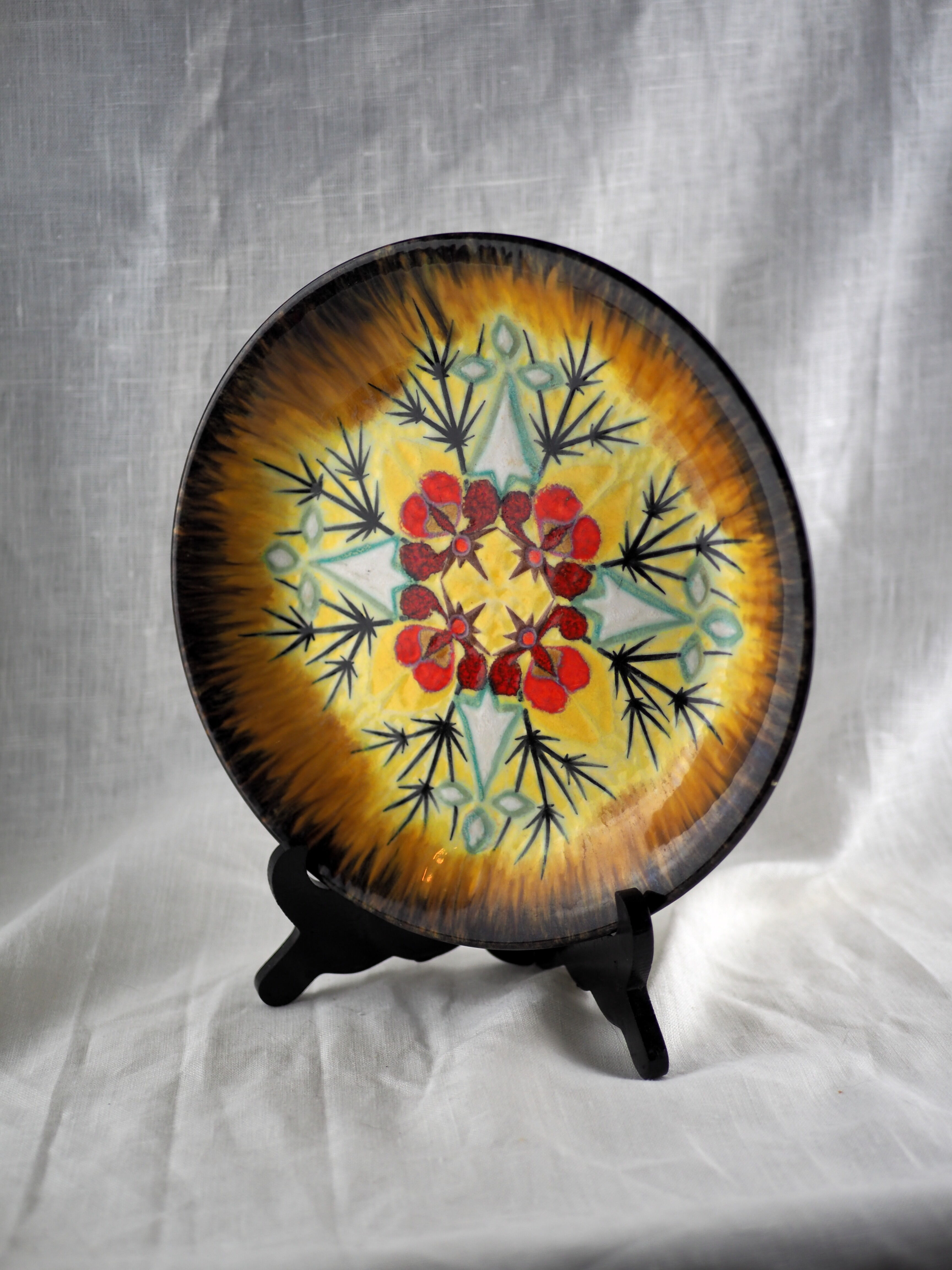 Decorative plate with ermine and stylized gorse patterns - Louis Nédellec - 60s / 70s