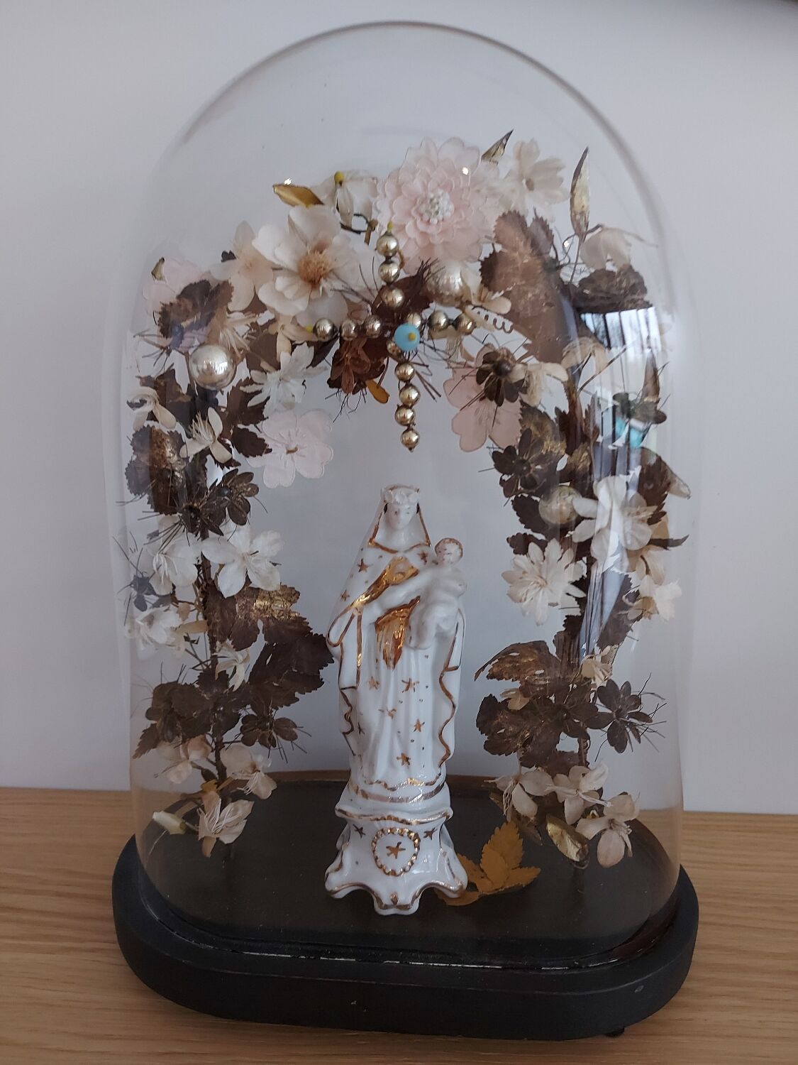 Bridal globe, virgin in Brussels porcelain