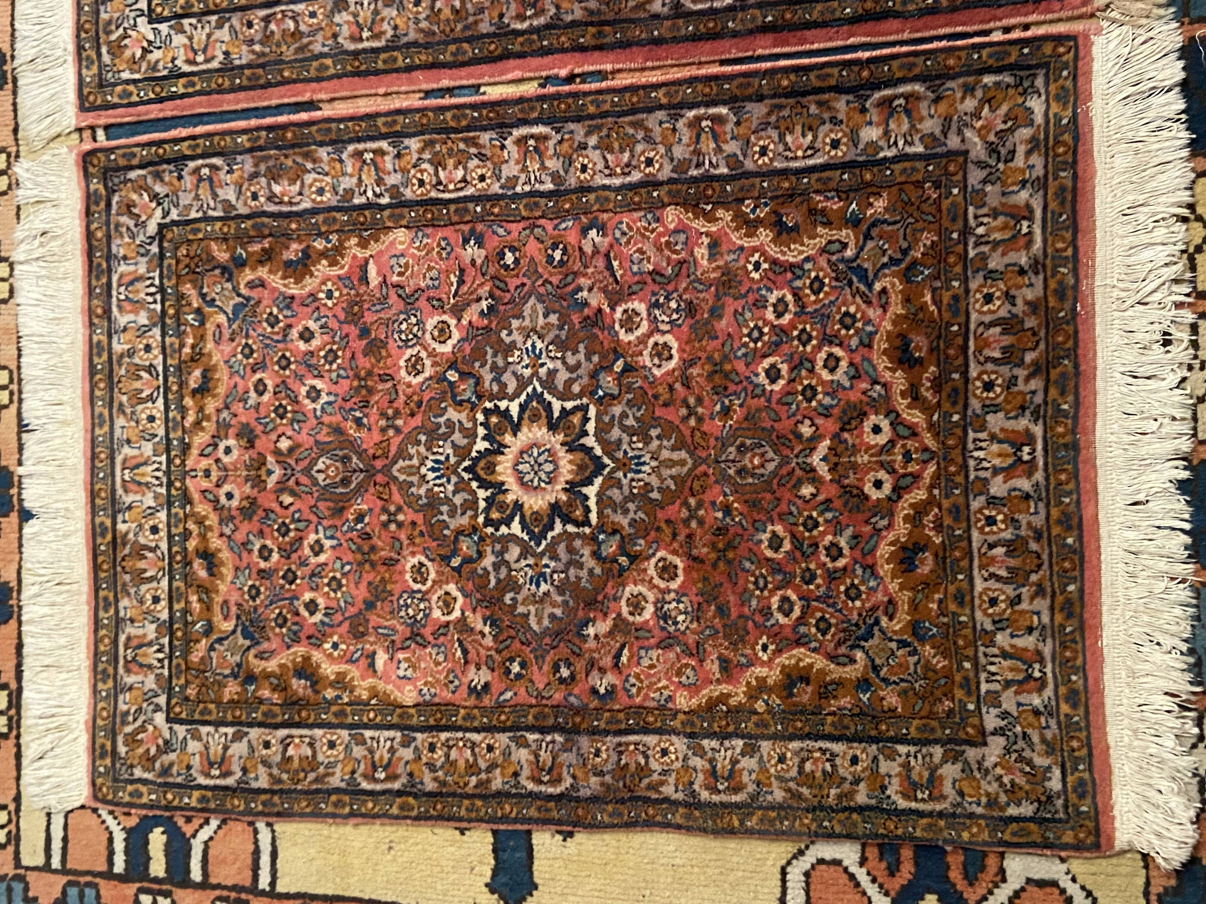 Paire de tapis persan Ghoum en laine 102x65cm