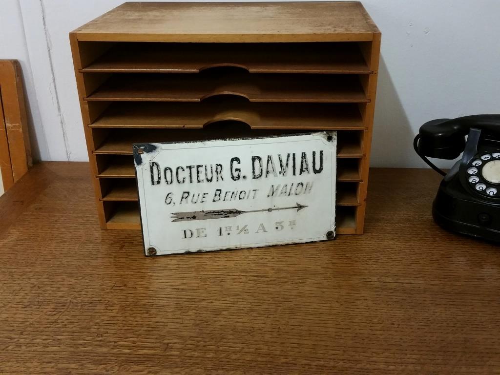 Plate of doctor