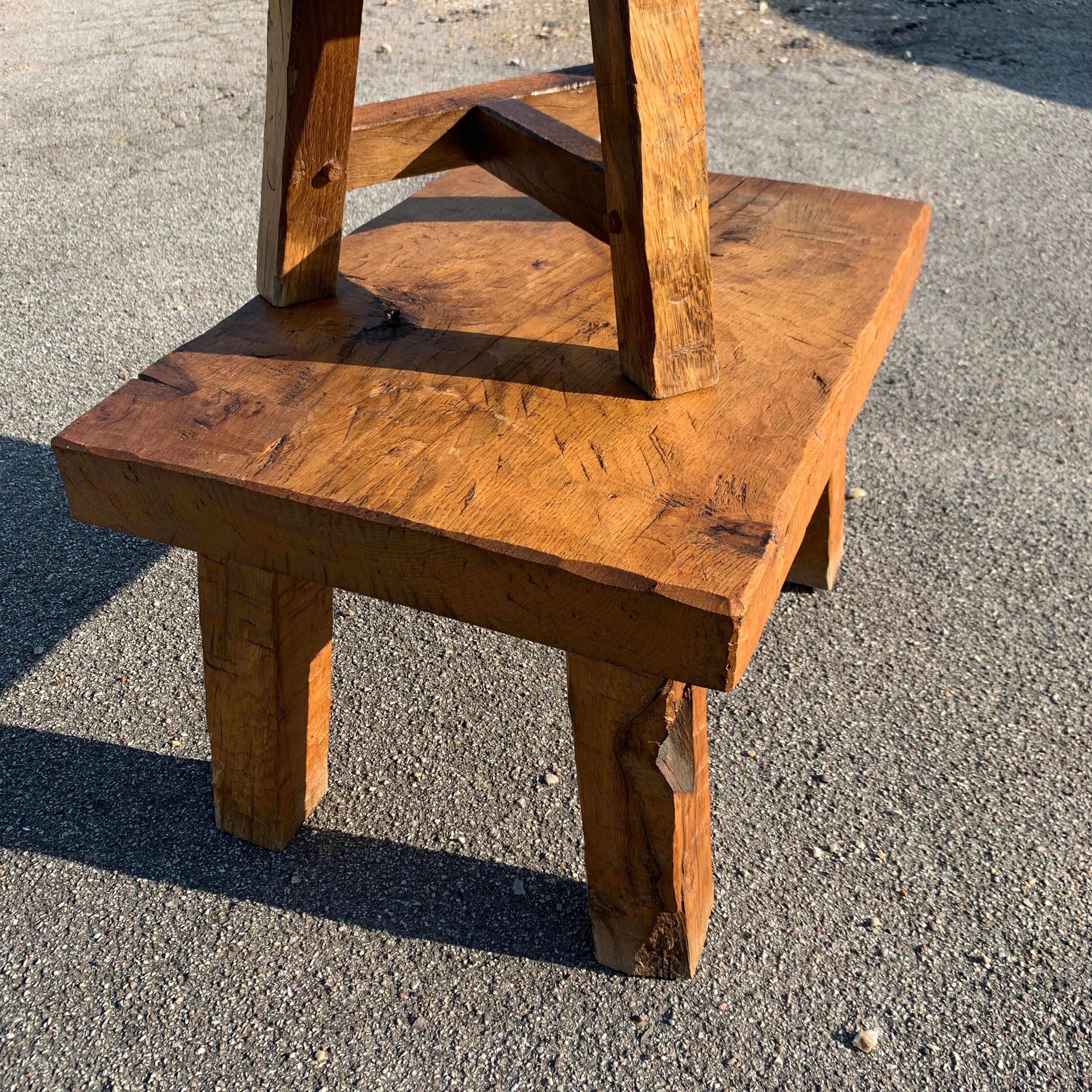 Coffee table and its brutalist style raw wood stool