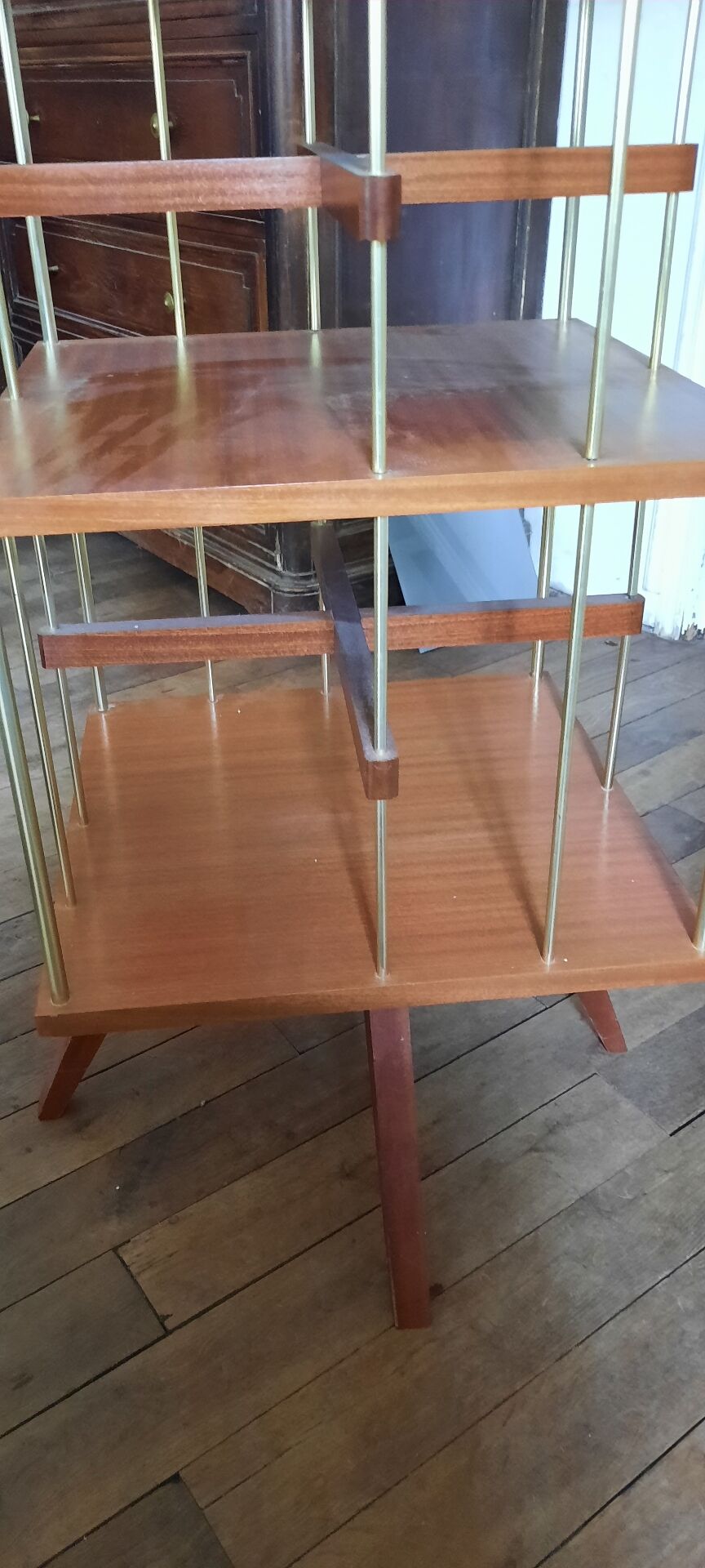 Rotating floor bookshelf