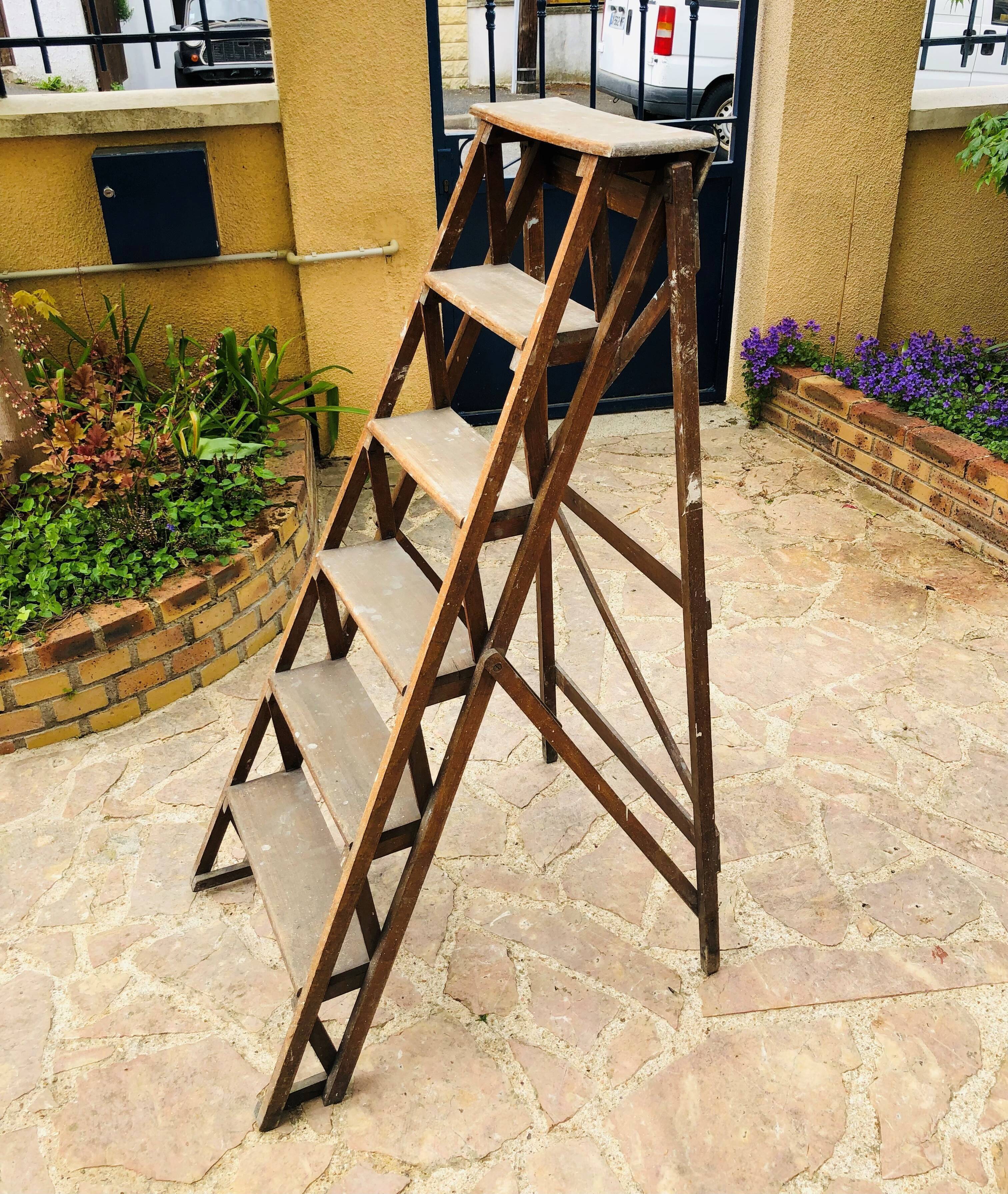 Wooden painter's stepladder