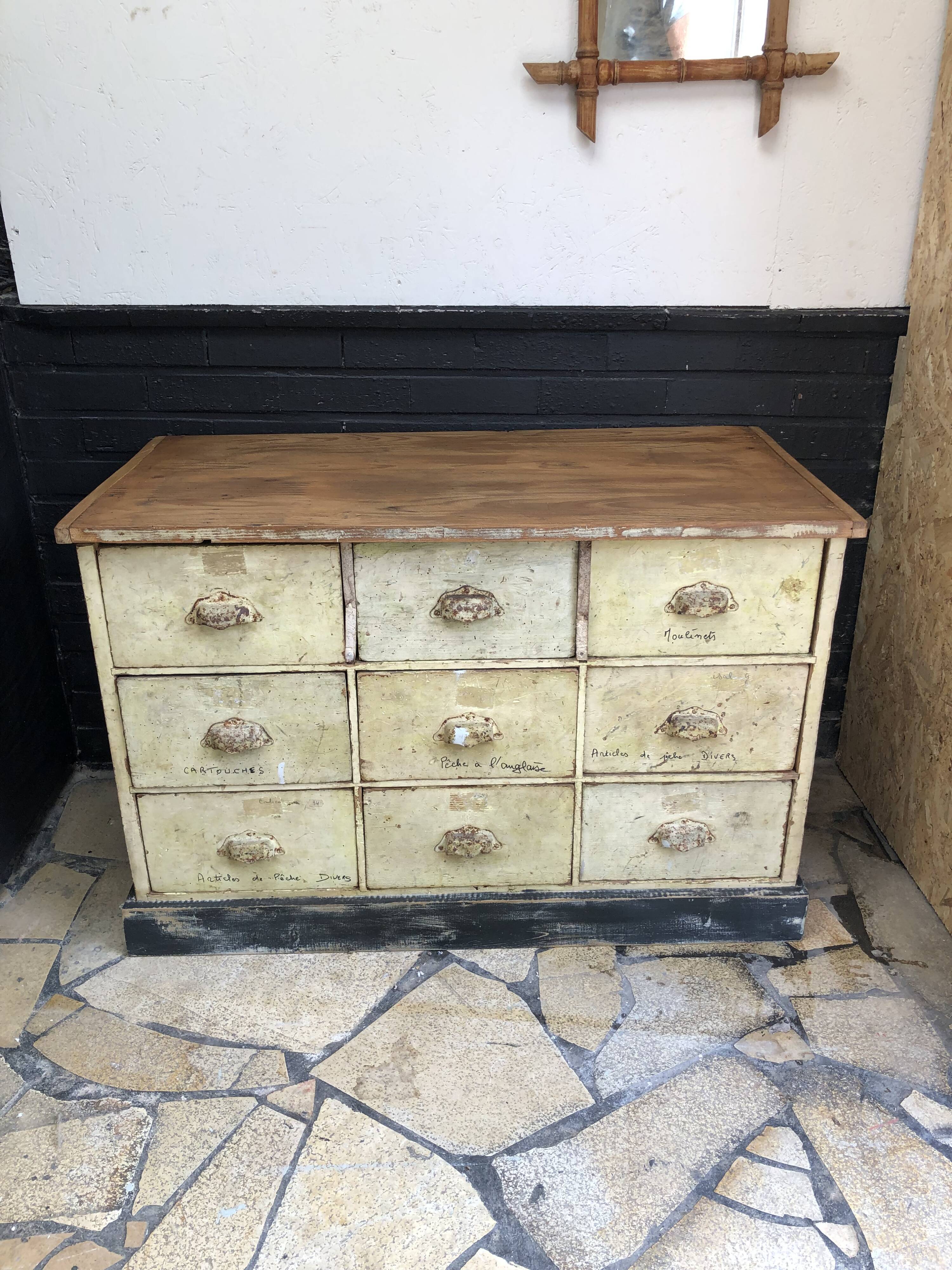 Trade cabinet with drawers