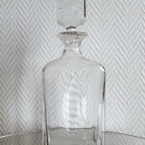 Whisky decanter with flat cap