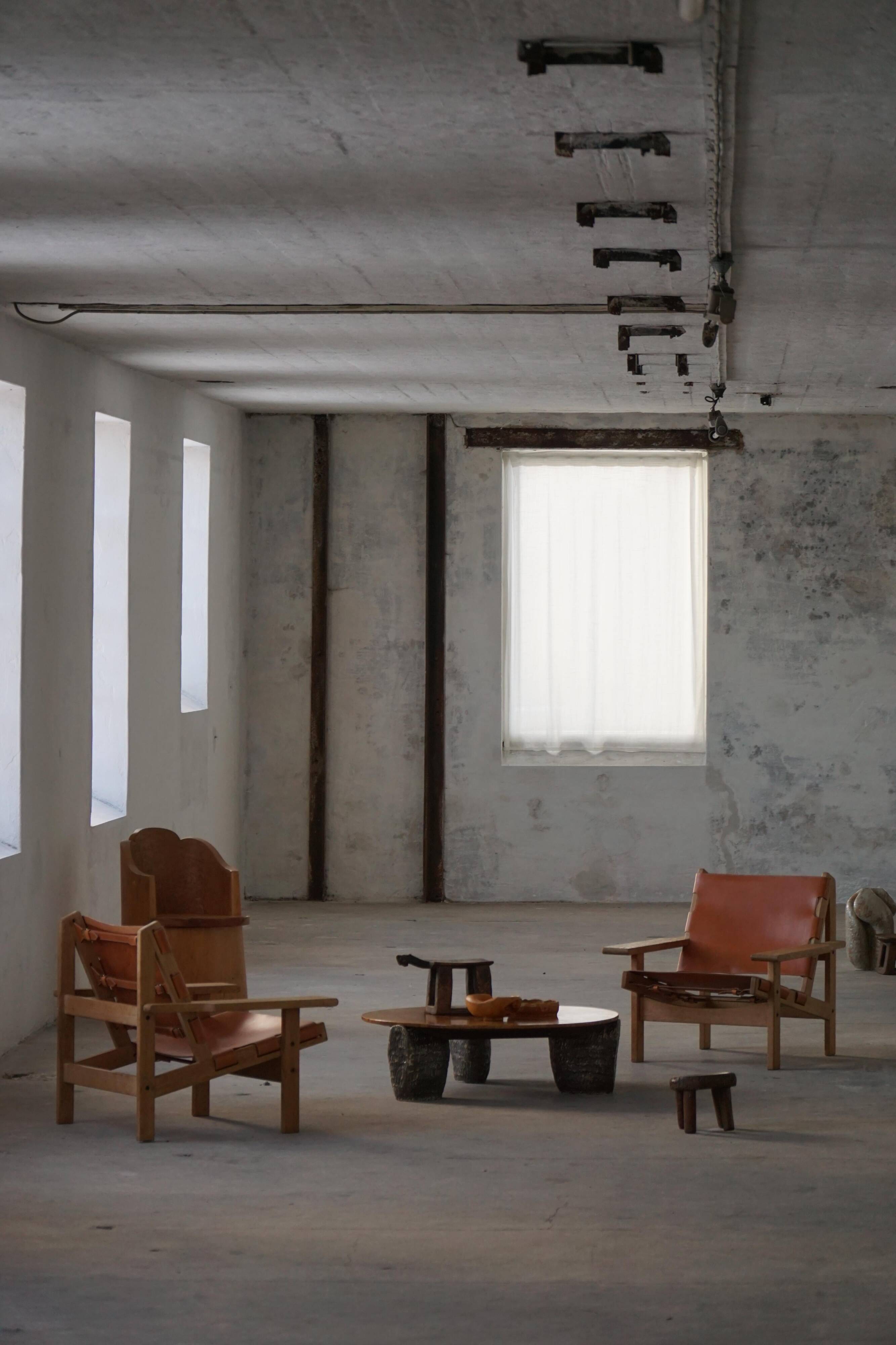 Pair of oak and leather hunting chairs by Kurt Østervig, modern Danish style from the 1960s.