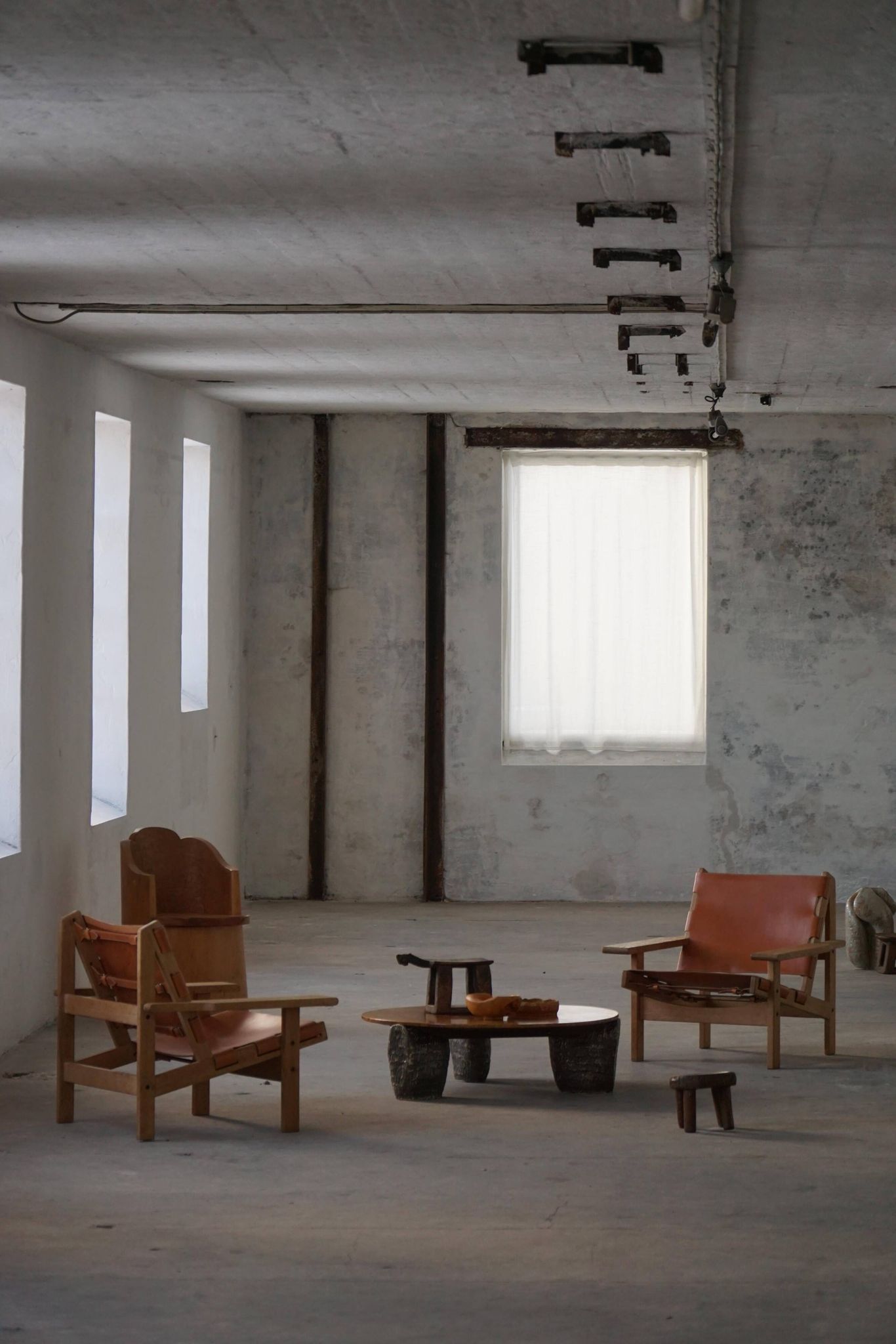 Pair of oak and leather hunting chairs by Kurt Østervig, modern Danish style from the 1960s.
