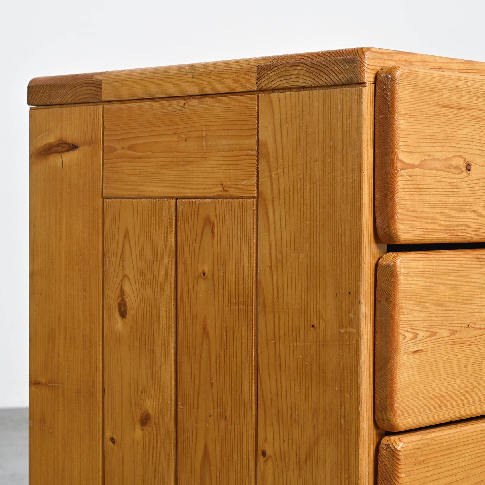 Pine chest of drawers, Les Arcs 1800, France
