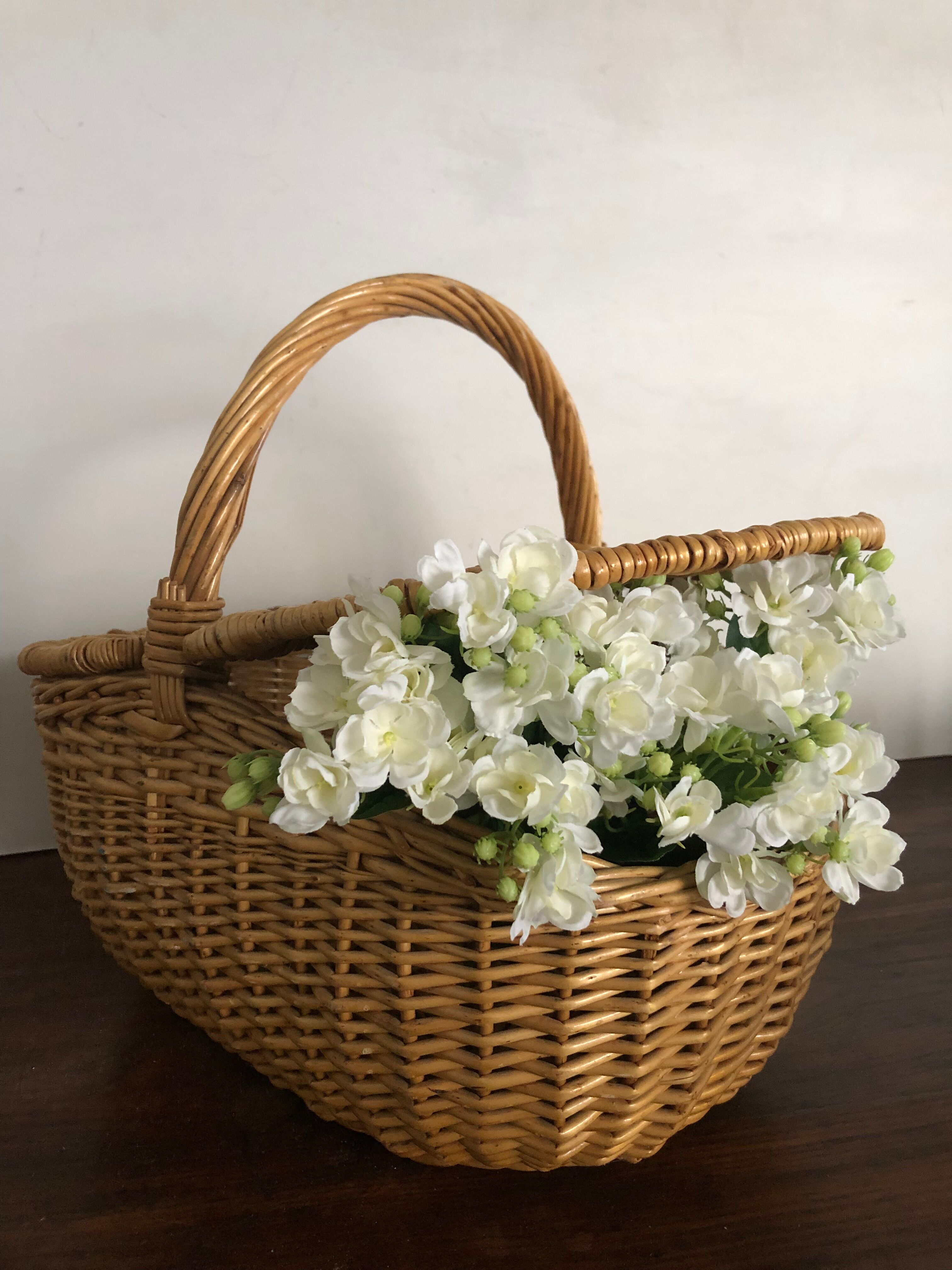 Panier en osier tressé