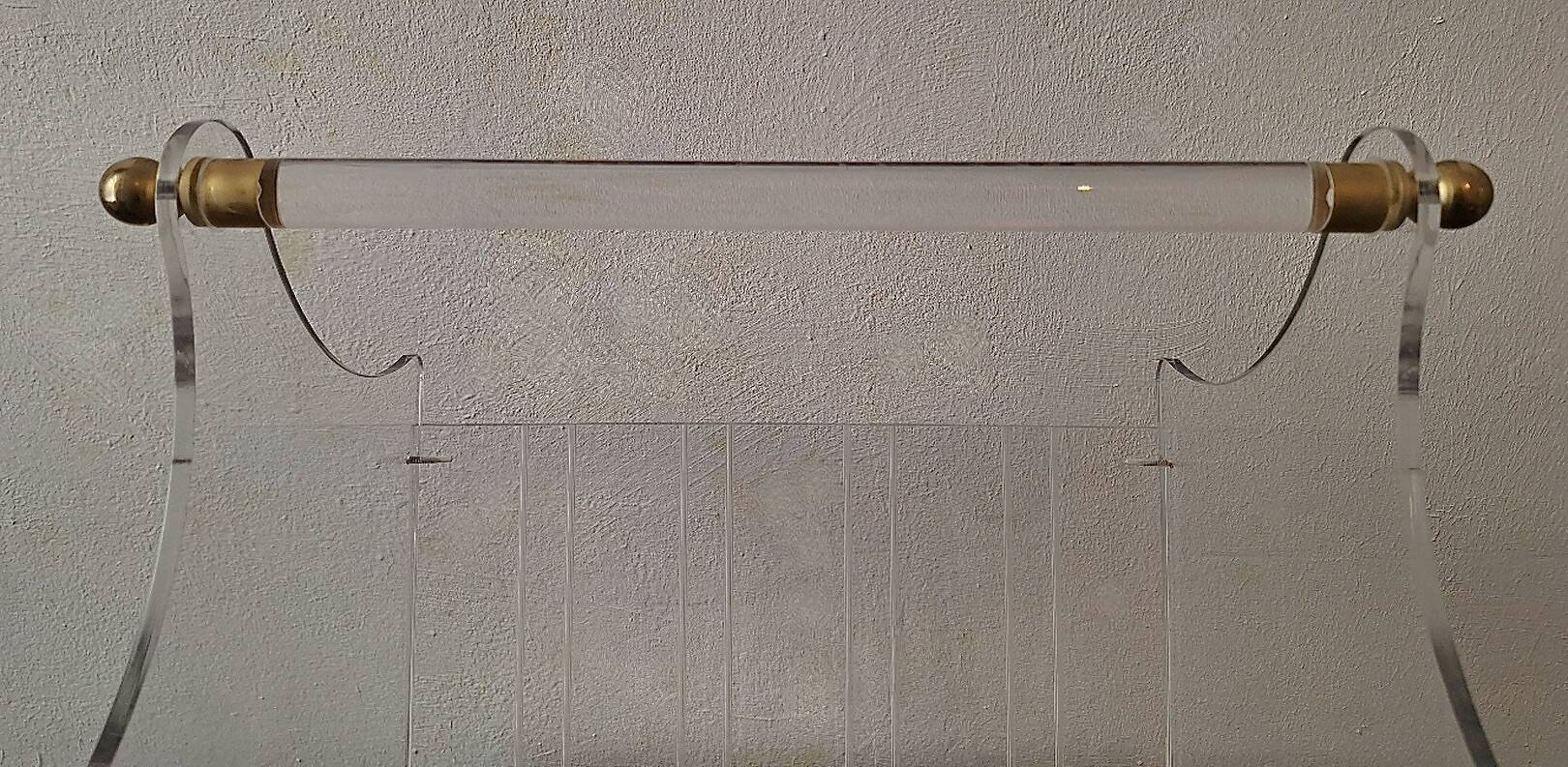 Mid century magazine rack in acrylic and brass, 1970s