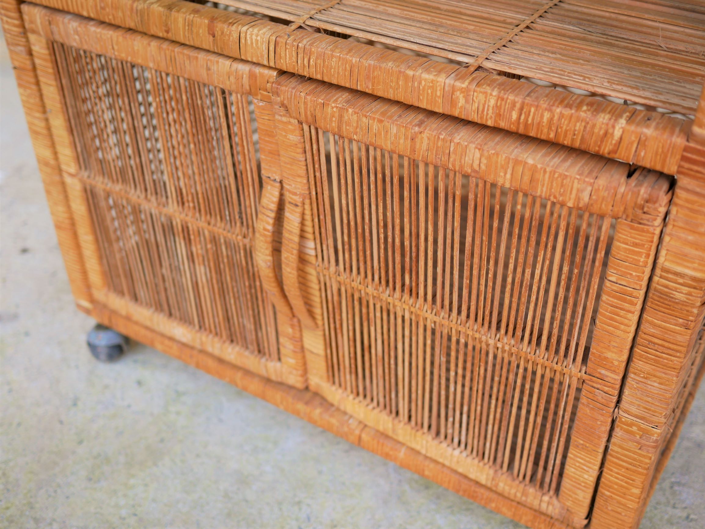 Meuble de rangement vintage en rotin
