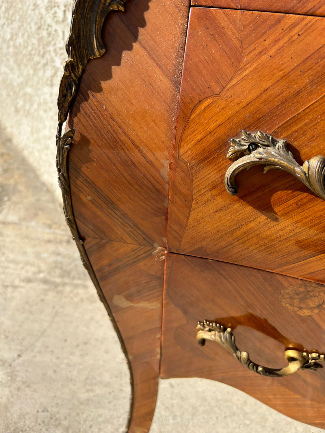 Rosewood chest of drawers