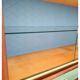Vitrine en teck et verre des années 1950 avec détails en laiton