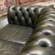 Chesterfield 2-seater green leather sofa from the 1980s