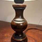 Élégante petite lampe en bois massif sculptée – abat-jour en tissu lin
