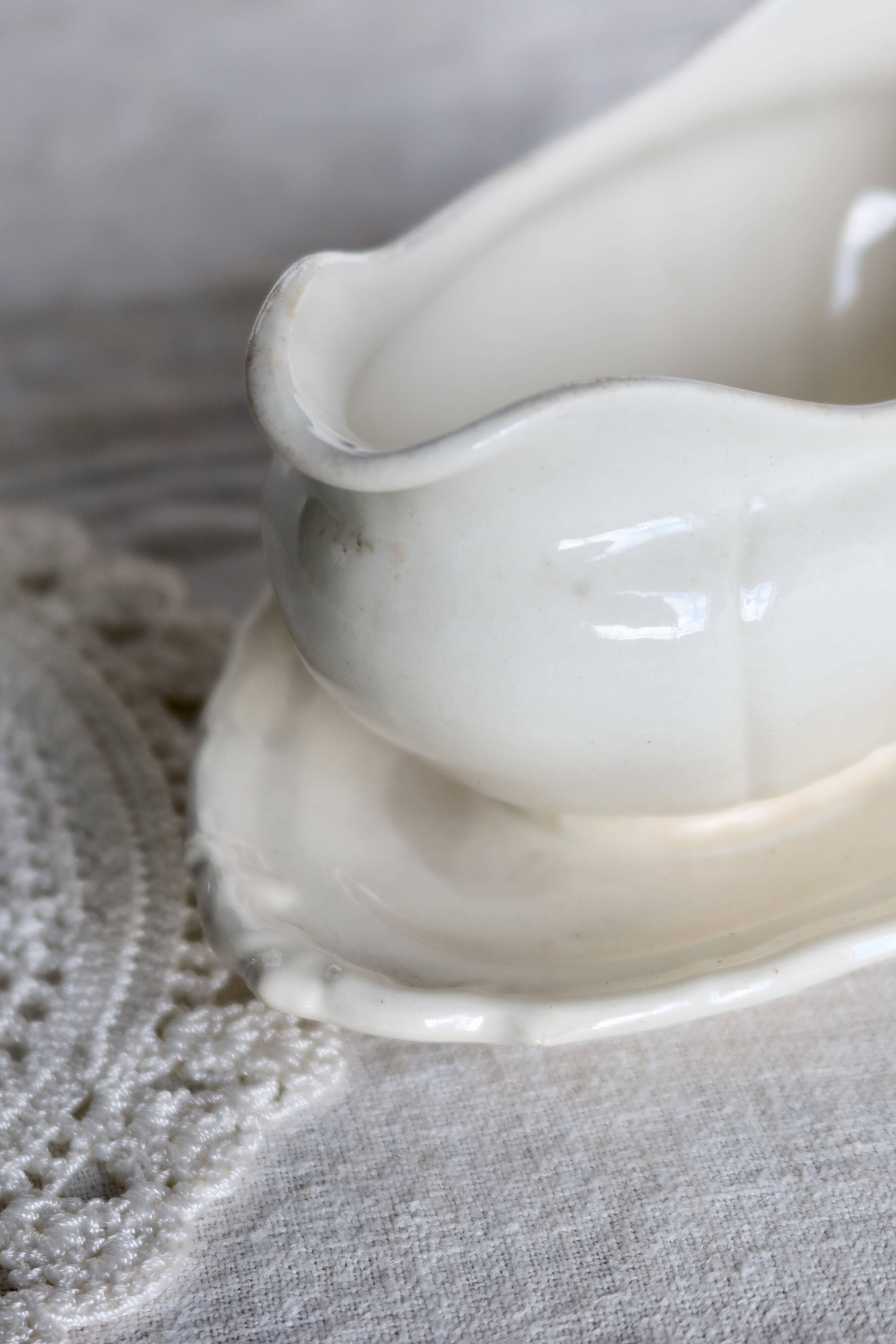 Antique ivory sauceboat Villeroy & Boch