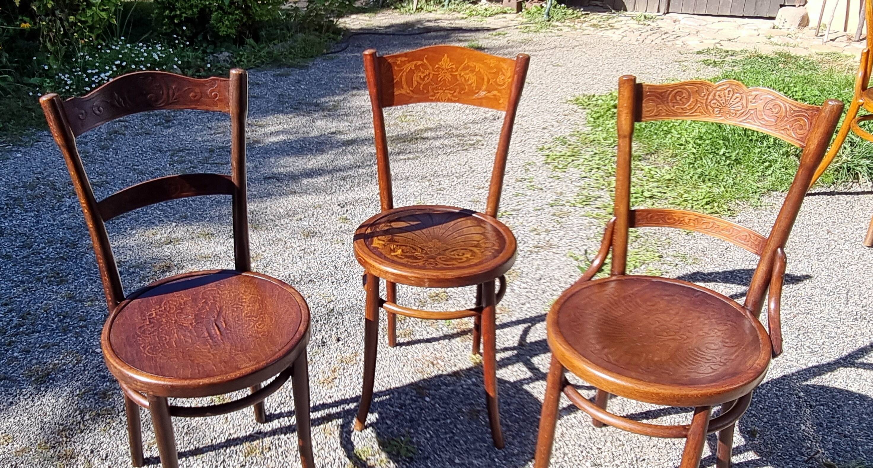 6 Thonet Fischel bistro chairs and others in curved wood from the early 20th century
