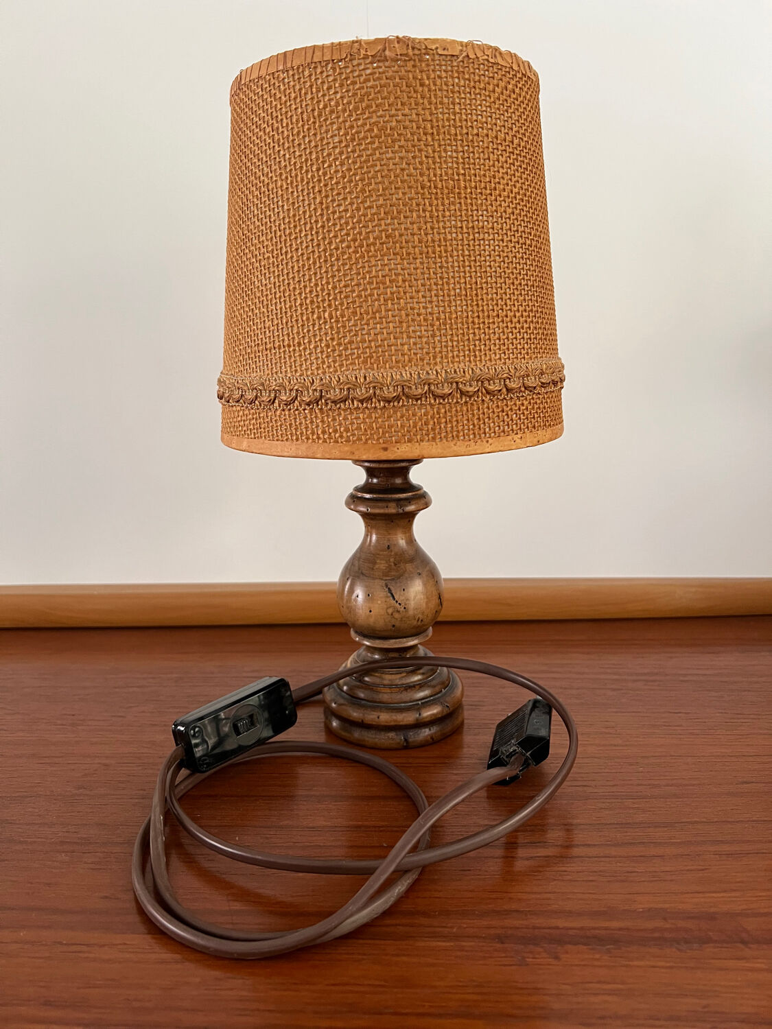 Vintage turned foot lamp