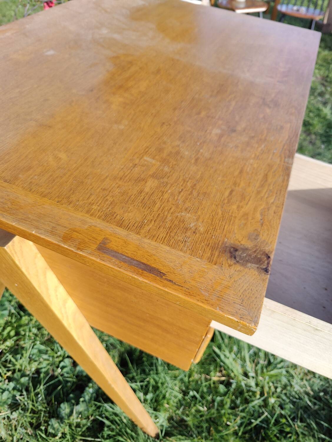 Scandinavian desk with compass feet