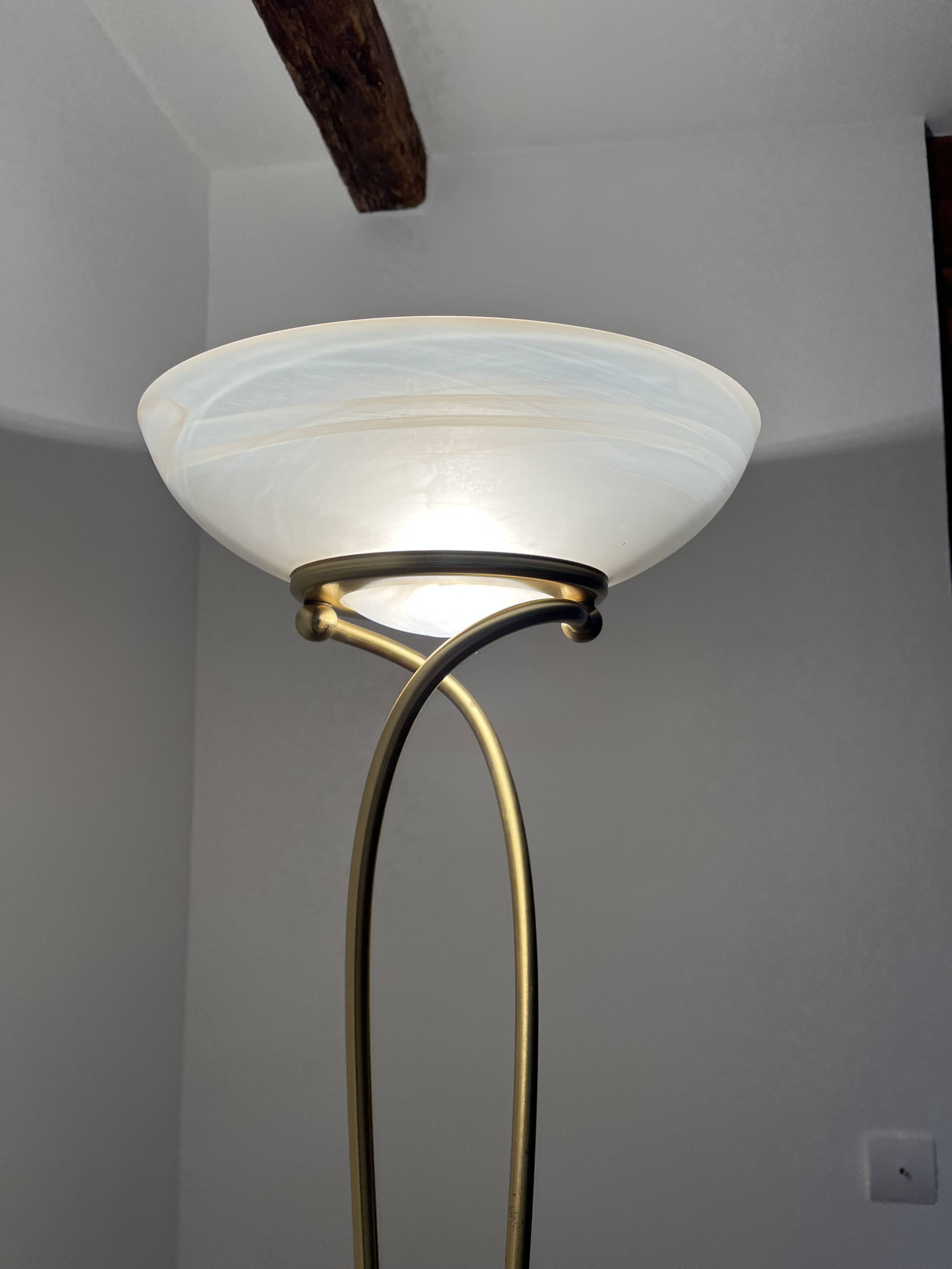Vintage Italian floor lamp from 1983 in gilded brass & opaline glass – halogen